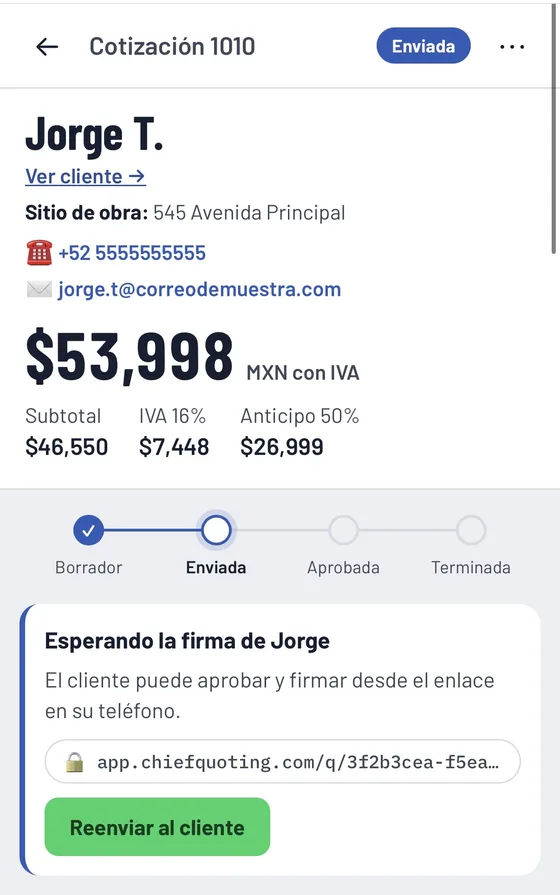 Pantalla de Chief Quoting: cotización 1010 enviada a un cliente, total de $53,998 MXN con IVA, anticipo del 50% y estado esperando la firma del cliente